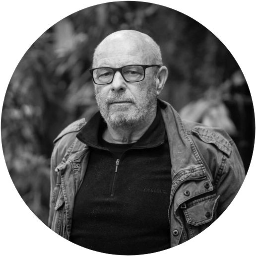 <strong>Vladimír Kohút</strong><p class="gala-anotacia"><strong>Vladimír Kohút (1948)</strong> je konateľom spoločnosti PRODIS+, odborníkom na prípravu projektov obnovy pamiatkových objektov, dlhodobo sa venuje problematike záchrany materiálnej substancie nosných konštrukcií historických stavieb. Podieľal sa na stavbe pamätníka Chatama Sofera v Bratislave, na rekonštrukcii Grand Hotela Kempinski na Štrbskom Plese či obnove a revitalizácii historických budov Univerzitnej knižnice v Bratislave. Spolupodieľal sa aj na statickom zabezpečení a pamiatkovej obnove a záchrane veľkého množstva objektov na Slovensku.</p><br>(<a class="gala-anotacia-tgl">celý profil</a>)