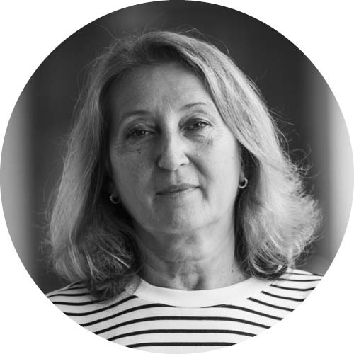 <strong>Jana Gregorová</strong><p class="gala-anotacia"><strong>Jana Gregorová</strong> je profesorkou na Katedre architektúry Stavebnej fakulty STU v Bratislave, zameriava sa na obnovu architektonického dedičstva; členkou vedeckej rady SvF STU v Bratislave a vedúcou Katedry UNESCO pre obnovu architektonického dedičstva na STU. Venuje sa výskumu a projektovaniu v oblasti obnovy pamiatok. Je autorkou mnohých publikácií, odborných článkov.  Je členkou ICOMOS, pôsobila v predsedníctve Spolku architektov Slovenska, Pamiatkovej komisii PÚ SR, ako aj v poradnom orgáne hlavného architekta mesta Bratislava. Počas svojej odbornej praxe získala viacero ocenení vrátane CE ZA AR, Fénix – pamiatka roka či Cenu rektora STU za mimoriadne výsledky vo vzdelávacej činnosti. V roku 2026 bola nominovaná v kategórii vedy a výskumu v ankete Slovenka roka 2026.  Jej nominácia oceňuje celoživotné úsilie pri ochrane a obnove architektonického dedičstva, významný prínos vo vzdelávaní odborníkov na pamiatky a aktívnu prácu vo vede a v odborných poradných orgánoch na Slovensku.</p><br><a class="gala-anotacia-tgl">profil</a>